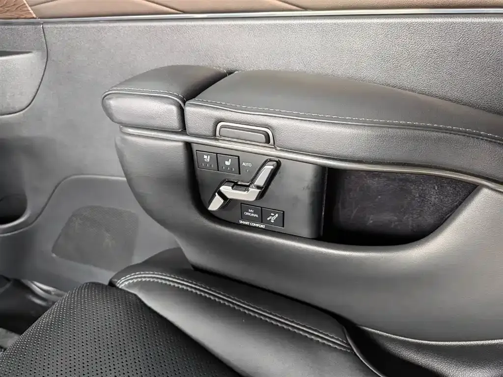 Toyota Alphard — фото 3