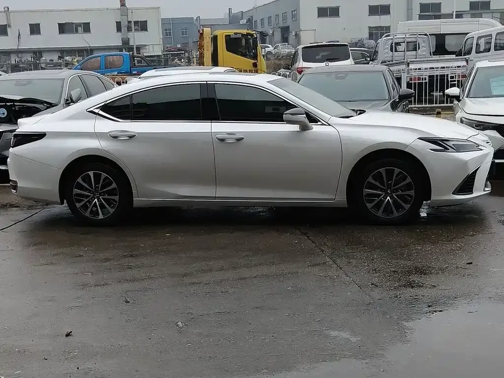 Lexus ES — фото 10