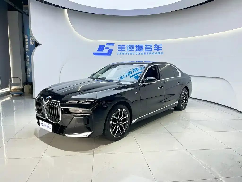 BMW 7 Series 2023 из CN, фото 1