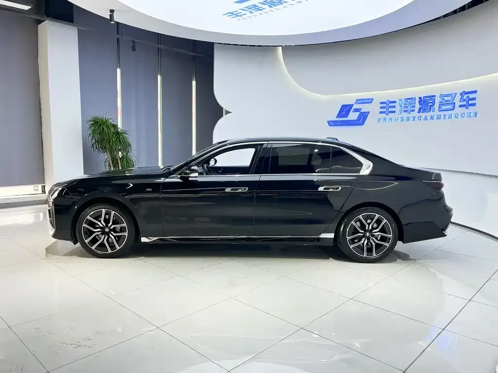 BMW 7 Series 2023 из CN, фото 6