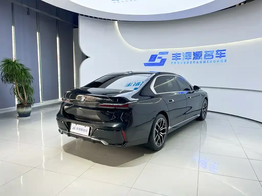 BMW 7 Series 2023 из CN, фото 5