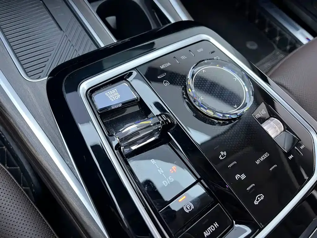 BMW 7 Series 2023 из CN, фото 8