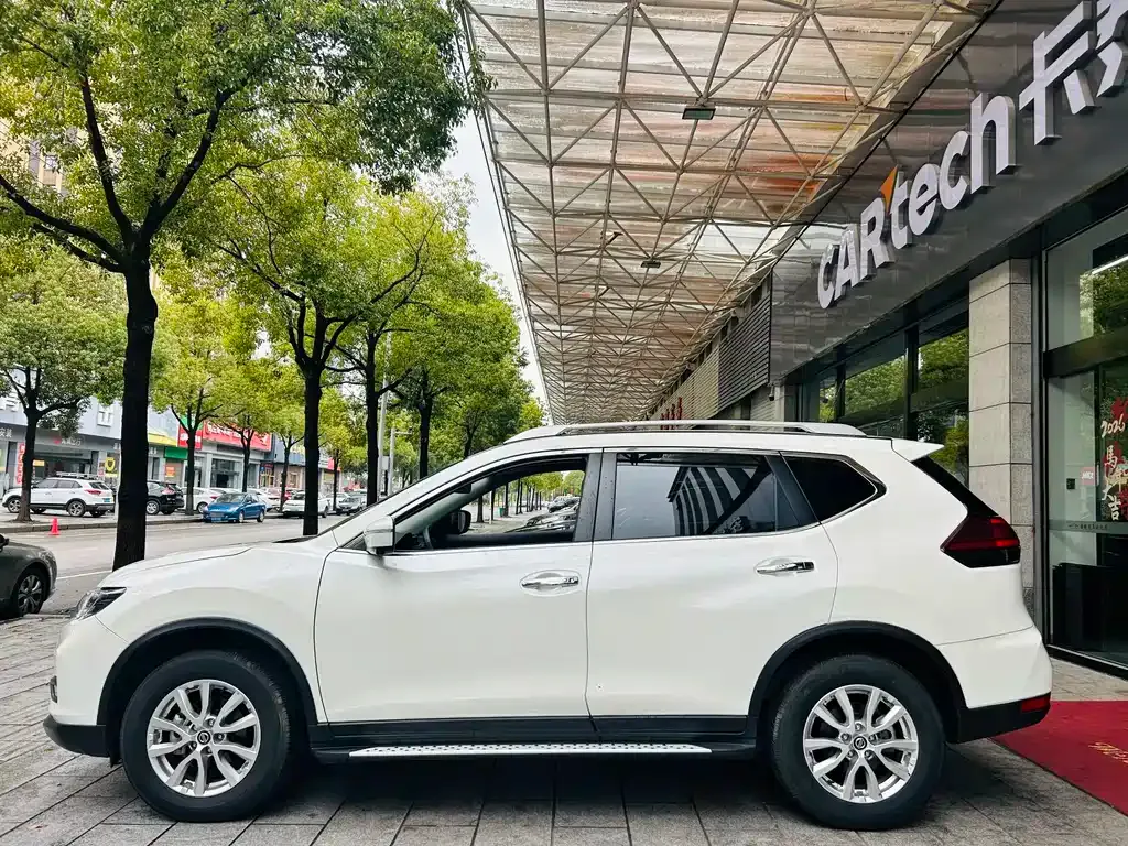 Nissan X-Trail — фото 10