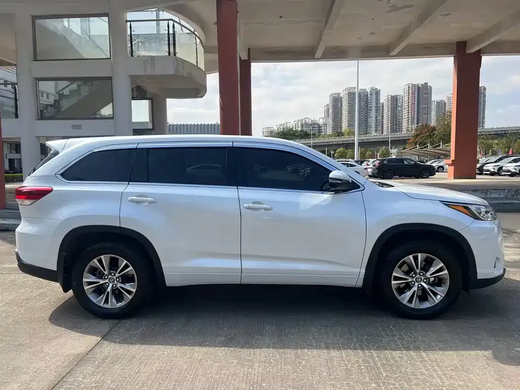 Toyota Highlander — фото 2