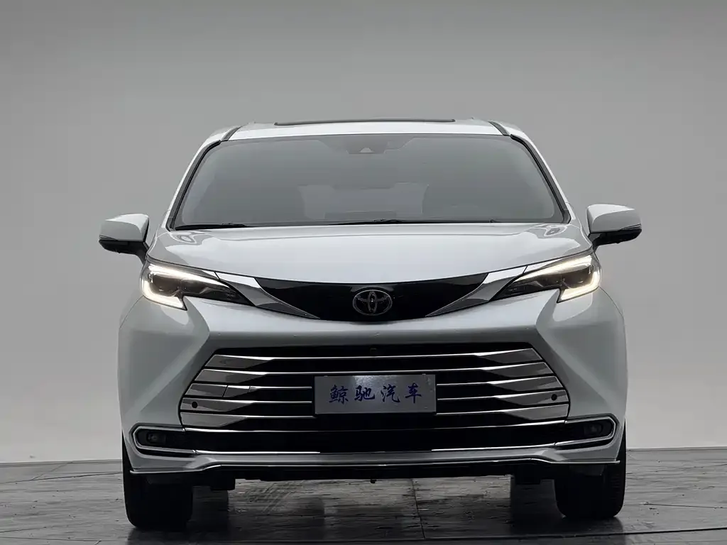 Toyota Sienna 2024 из CN, фото 2