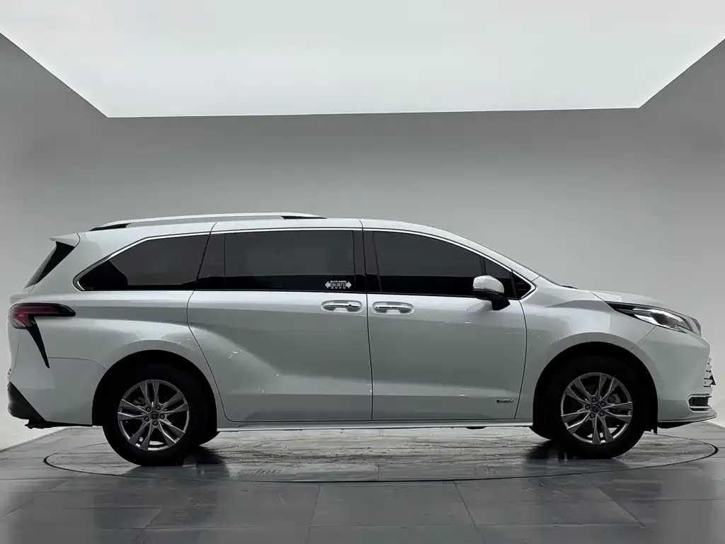 Toyota Sienna 2024 из CN, фото 5
