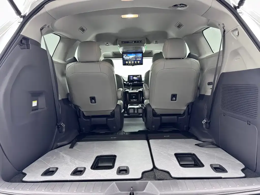Toyota Sienna 2024 из CN, фото 9