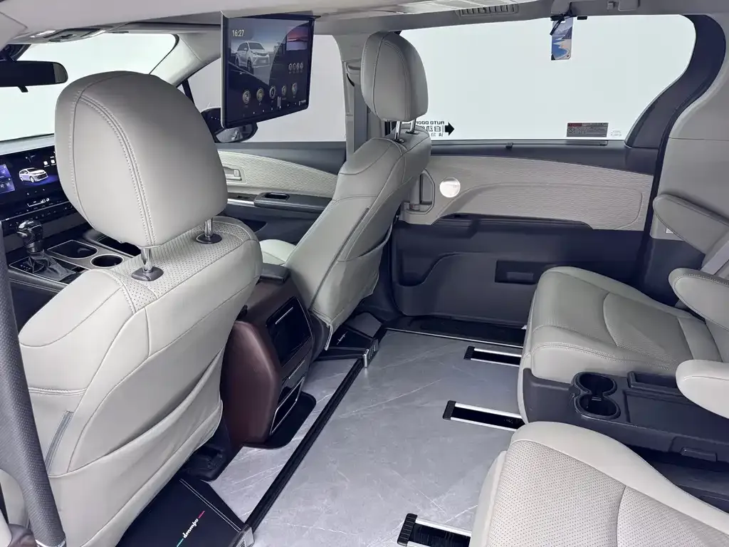Toyota Sienna 2024 из CN, фото 10