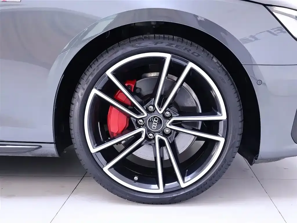 Audi A4L 2023 из CN, фото 6