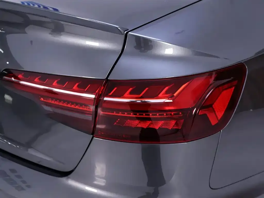Audi A4L 2023 из CN, фото 7