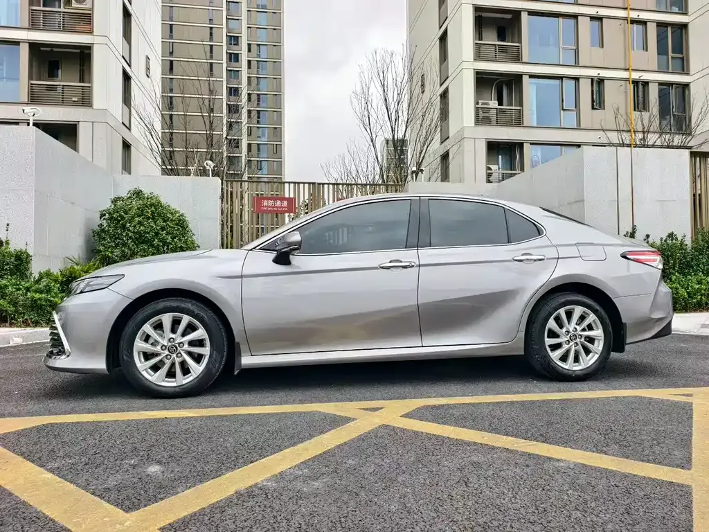 Toyota Camry 2023 из CN, фото 9