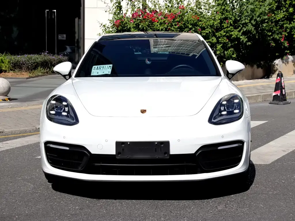 Porsche Panamera — фото 1