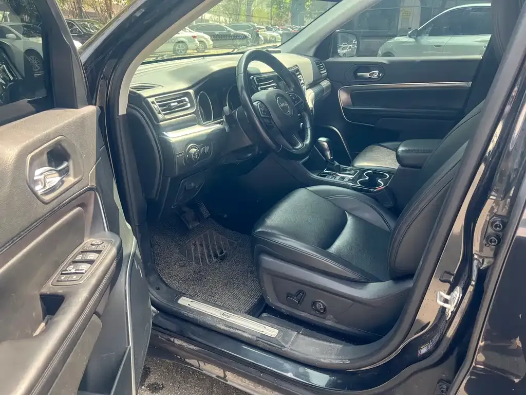 Jeep Grand Commander 2022 из CN, фото 6
