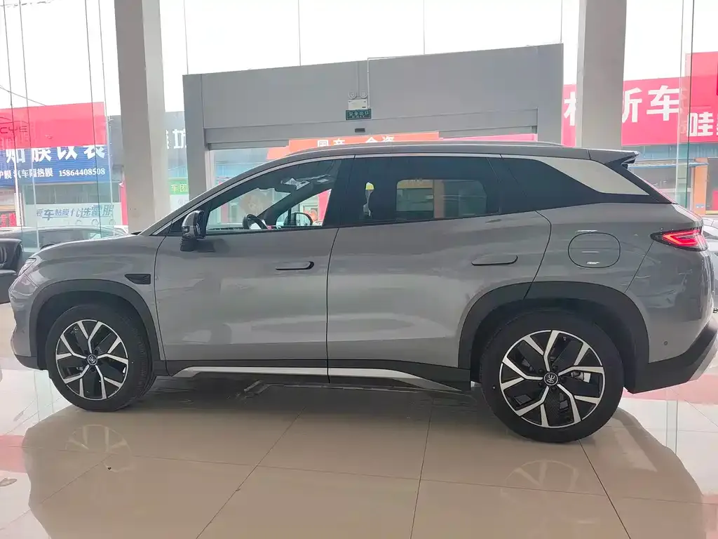 BYD L DM-i — фото 8