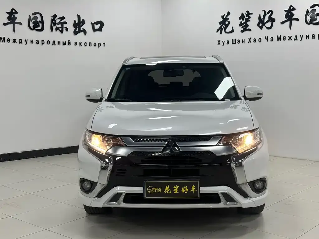 Mitsubishi Outlander — фото 5
