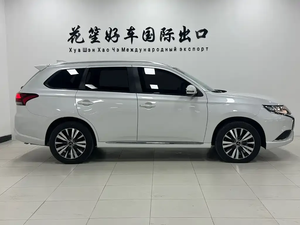 Mitsubishi Outlander — фото 10