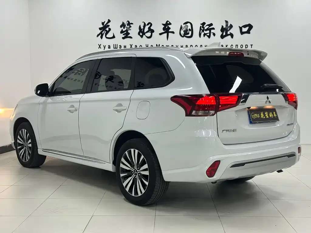 Mitsubishi Outlander — фото 9