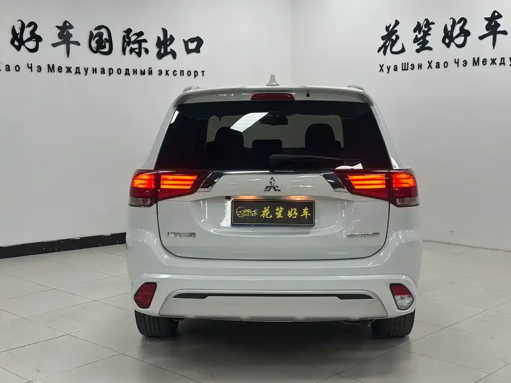 Mitsubishi Outlander — фото 8