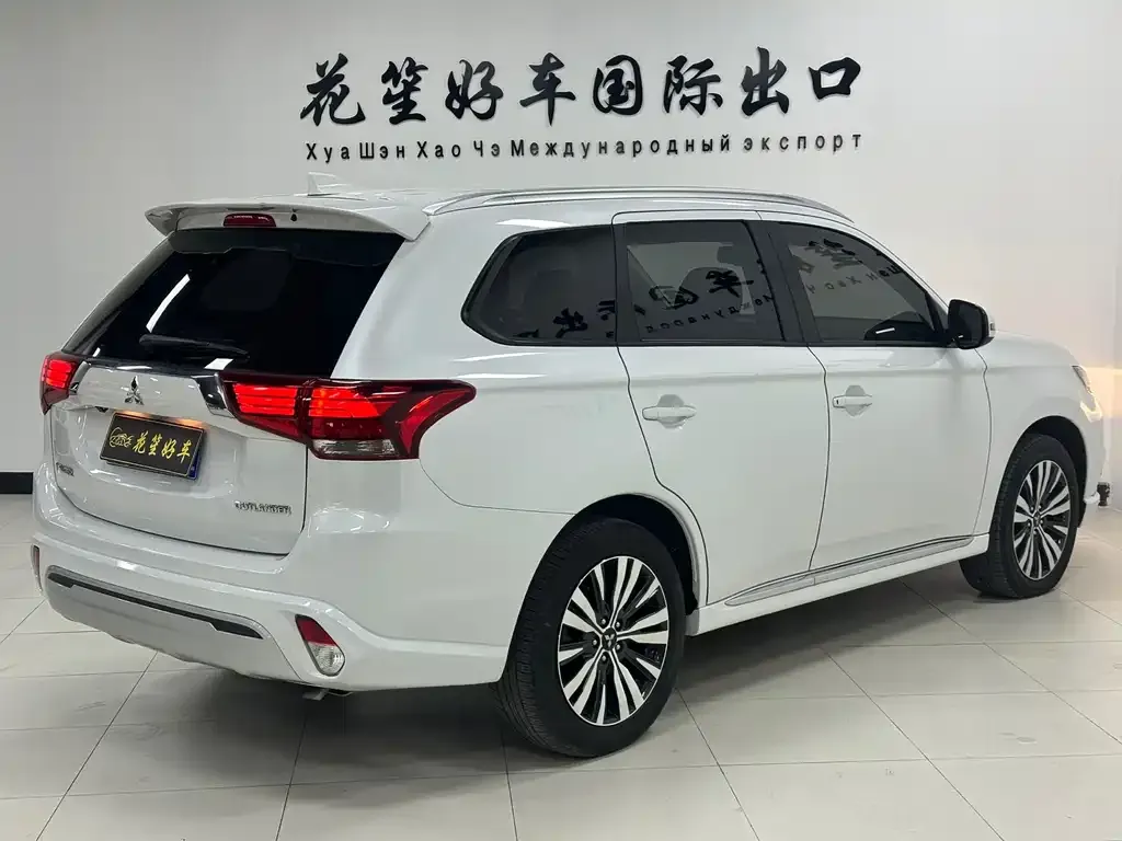 Mitsubishi Outlander — фото 6