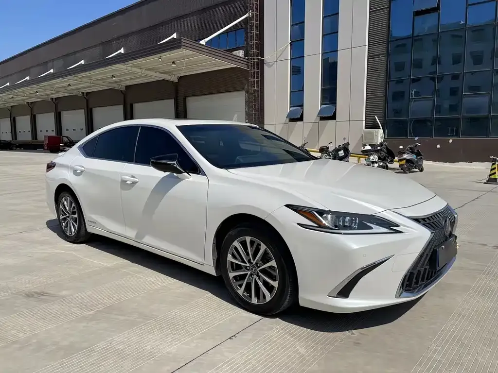 Lexus ES — фото 6