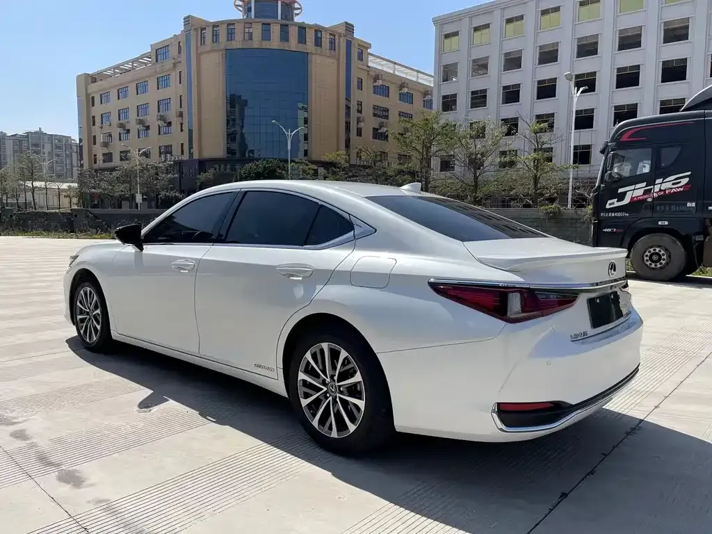 Lexus ES — фото 4