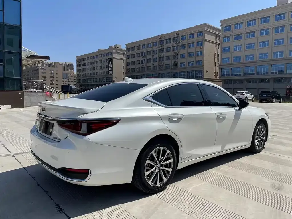 Lexus ES — фото 9