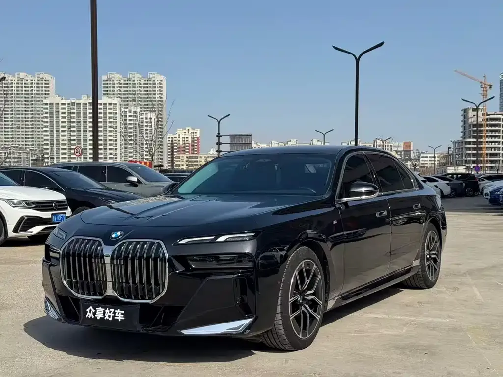 BMW 7 Series — фото 1