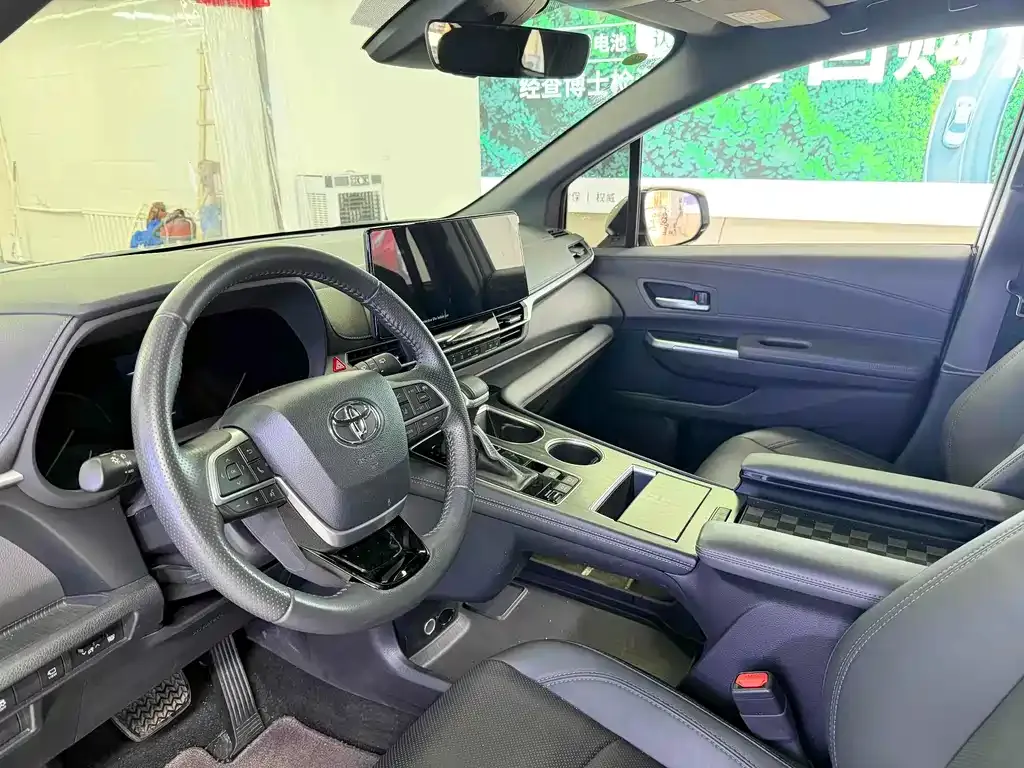 Toyota Sienna 2024 из CN, фото 4