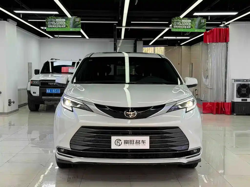 Toyota Sienna 2024 из CN, фото 2