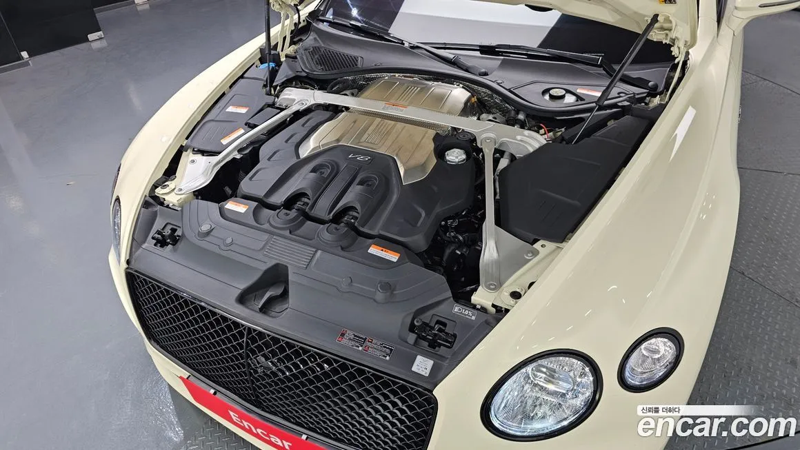 Bentley Continental 2023 из KR, фото 10