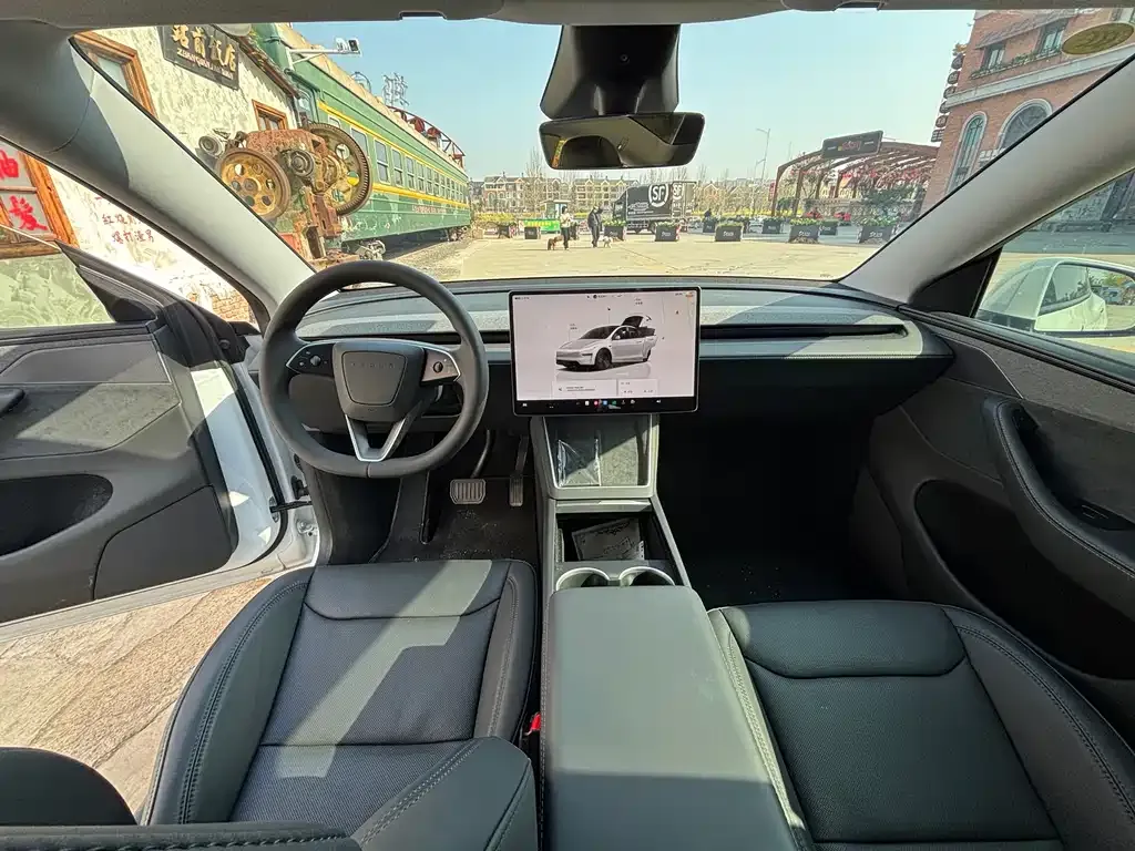 Tesla Model Y — фото 9