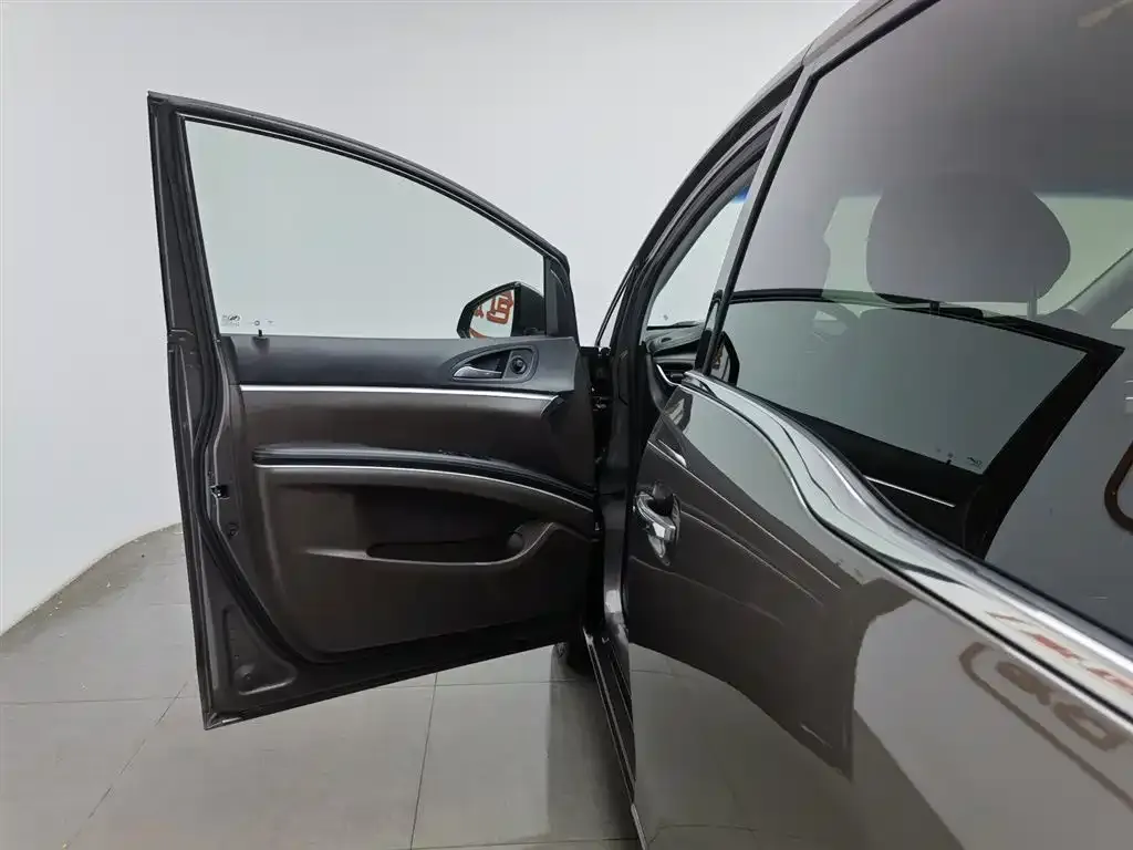 Buick GL8 2021 из CN, фото 3