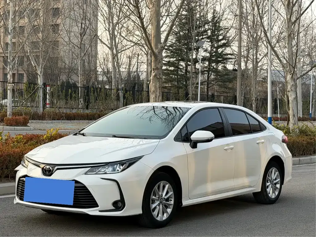Toyota Corolla — фото 1