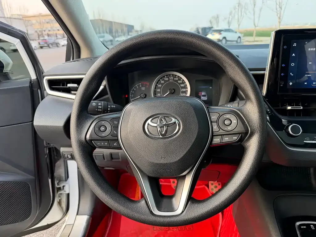 Toyota Corolla — фото 6