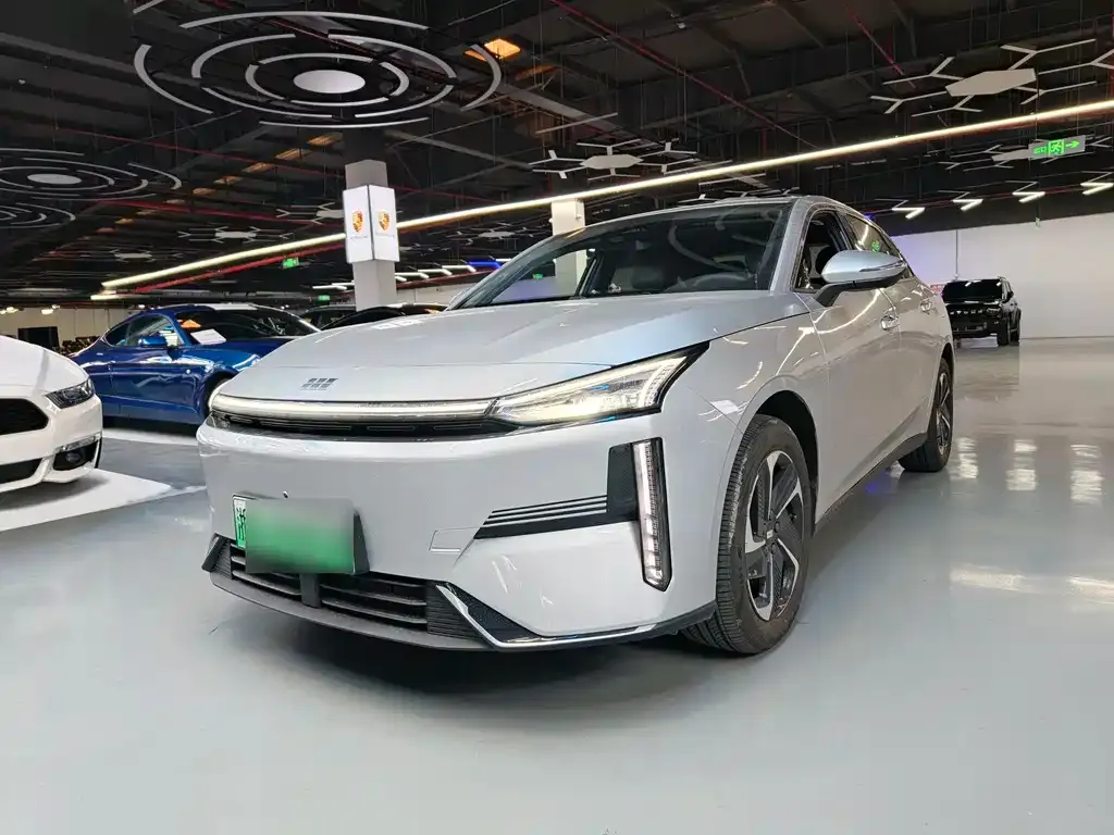 Geely Galaxy L6 — фото 1