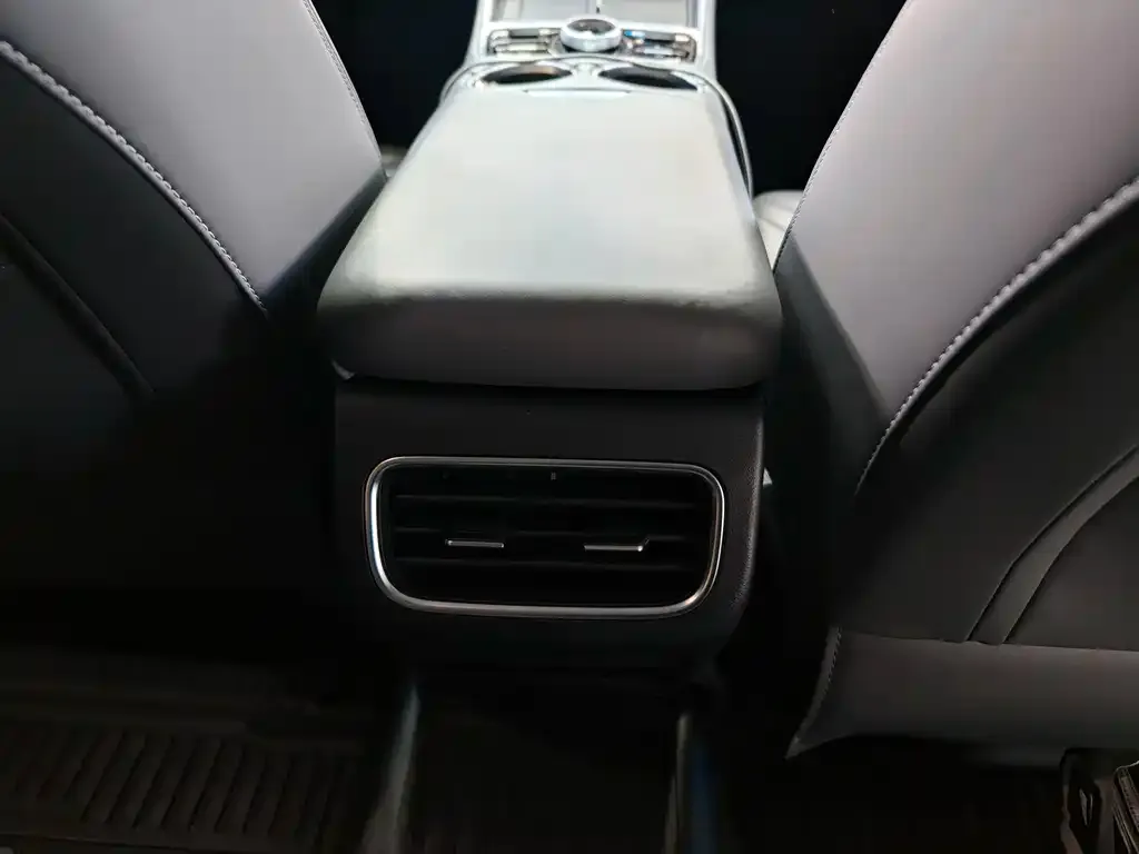 Geely Galaxy L6 — фото 6