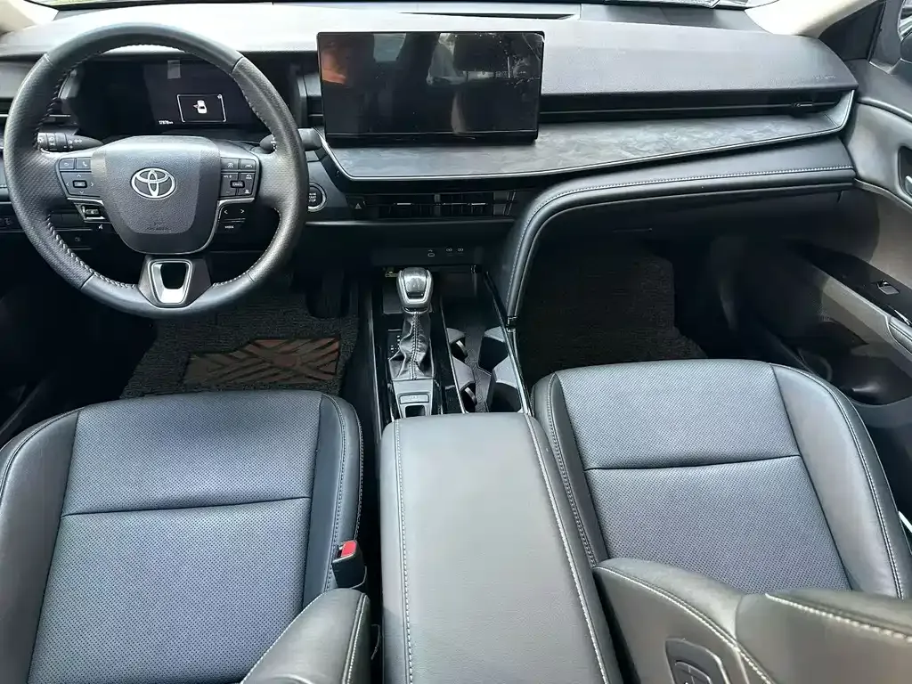 Toyota Camry — фото 6