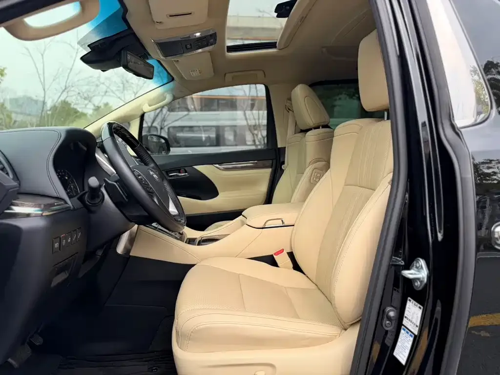 Toyota Alphard — фото 2