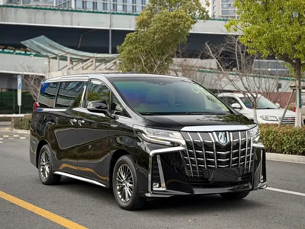 Toyota Alphard — фото 5