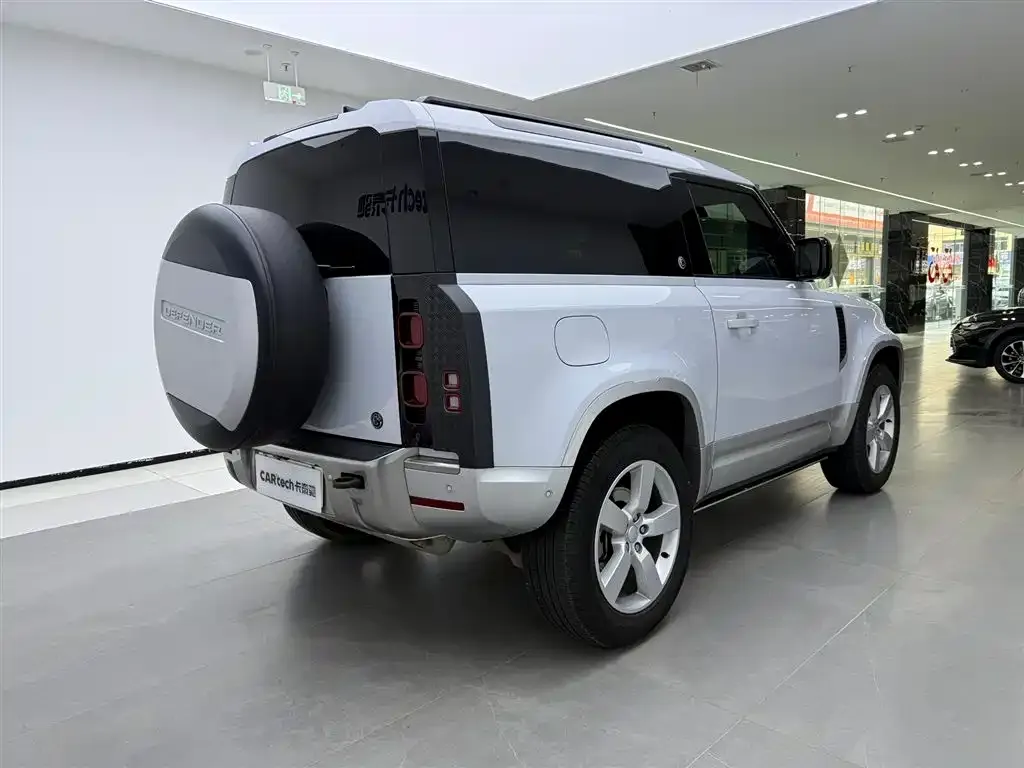Land Rover Defender — фото 10