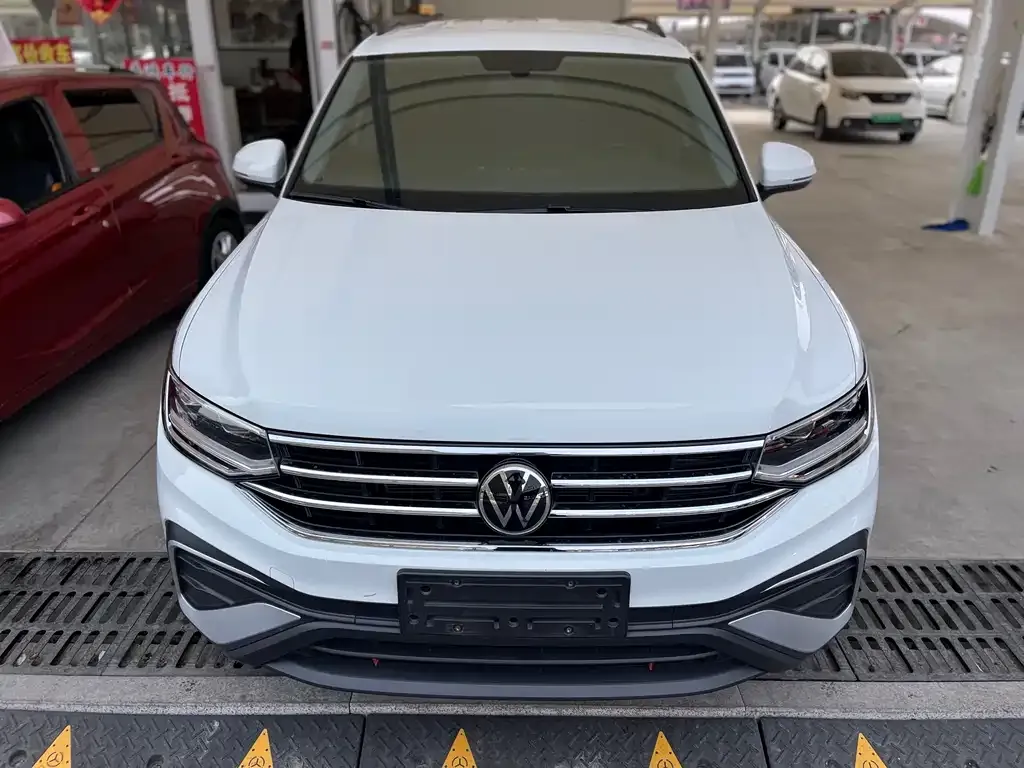 Volkswagen Tiguan L — фото 3