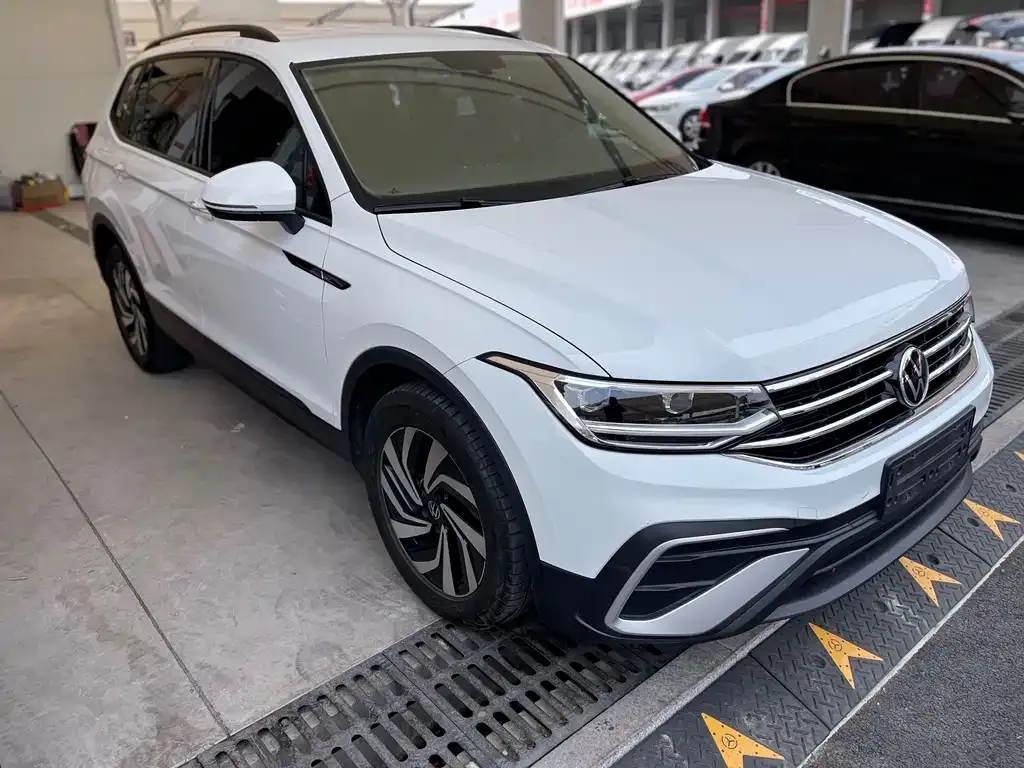 Volkswagen Tiguan L — фото 4
