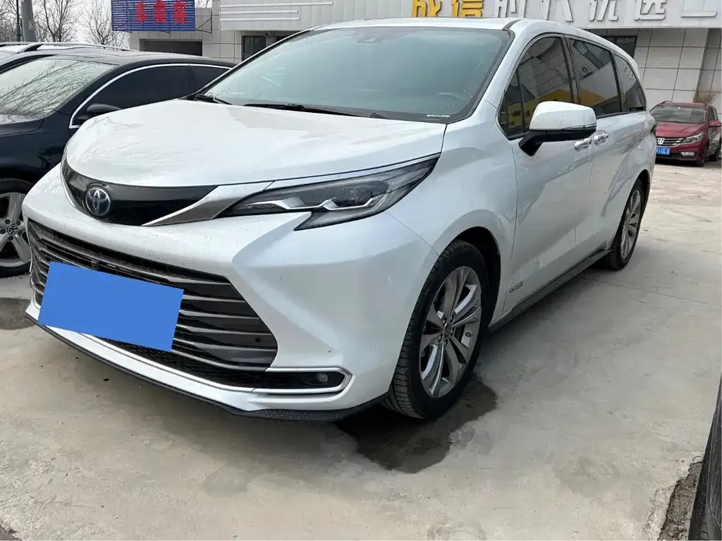 Toyota Sienna 2023 из CN, фото 1