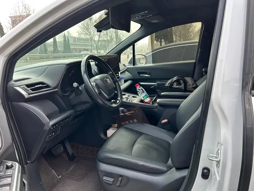 Toyota Sienna 2023 из CN, фото 7