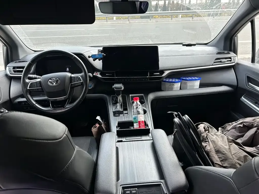 Toyota Sienna 2023 из CN, фото 10