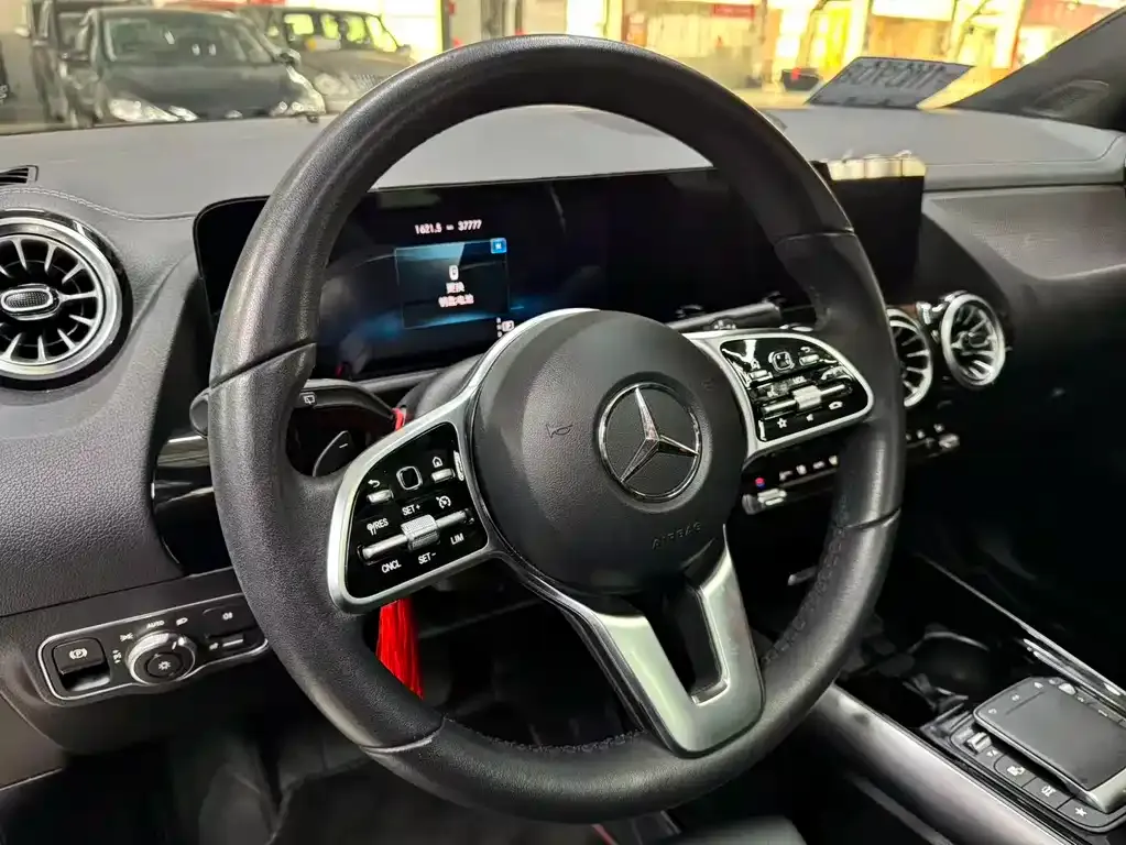 Mercedes-Benz EQA — фото 8