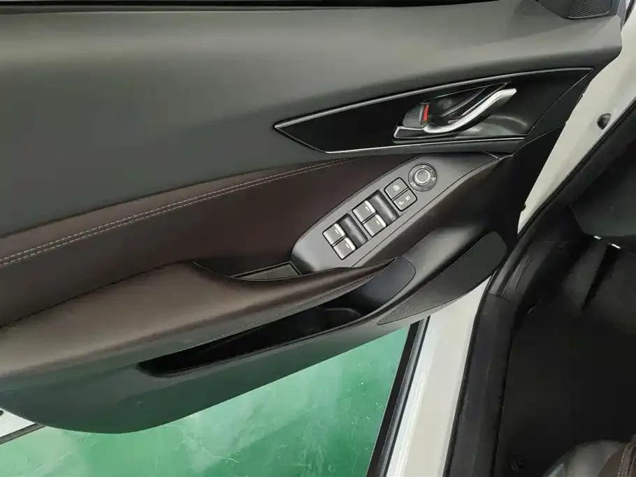 Mazda CX-4 2023 из CN, фото 7