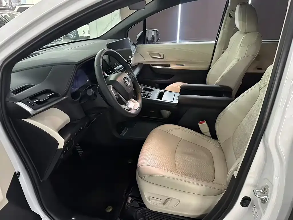 Toyota Granvia 2025 из CN, фото 5