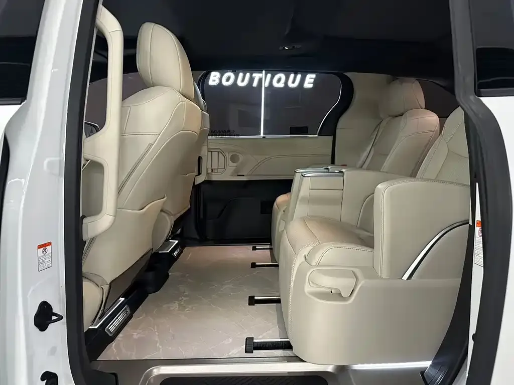 Toyota Granvia 2025 из CN, фото 2