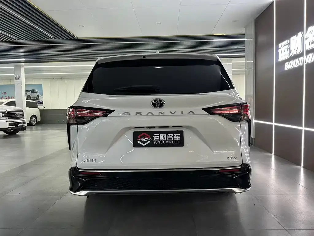 Toyota Granvia 2025 из CN, фото 3
